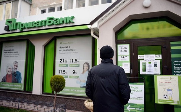 отделение Приватбанка в Симферополе закрыто